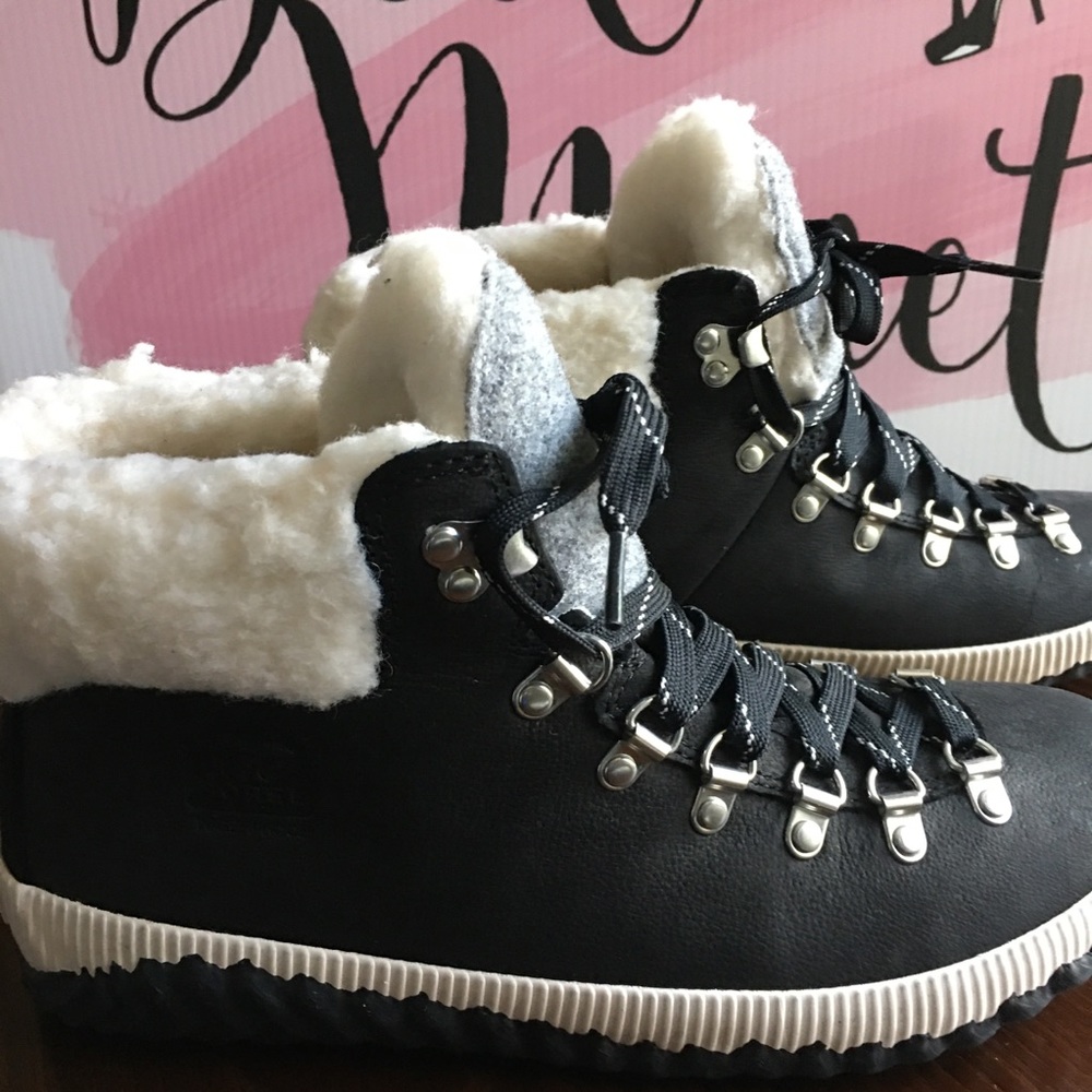 Sorel Black and White Lace Up Boots!